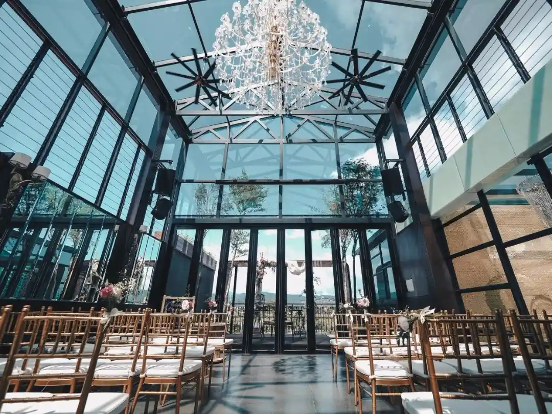 Chandelier Glasshouse 2